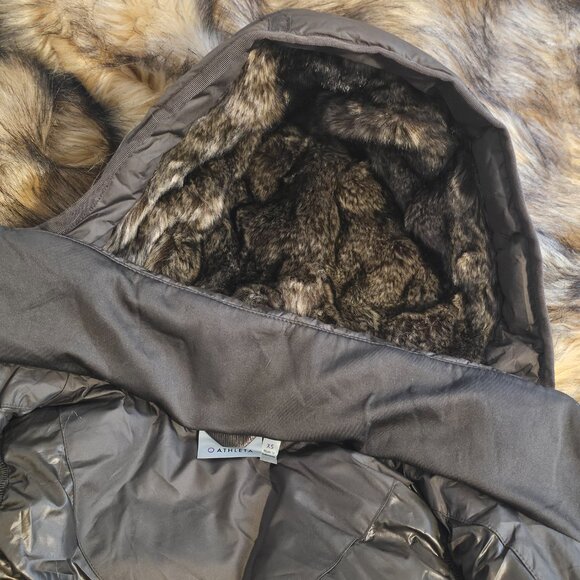 Athleta CYA Downieville Fur Goose Down Puffer Hooded Vest NWOT XS Green Olive - Picture 4 of 10